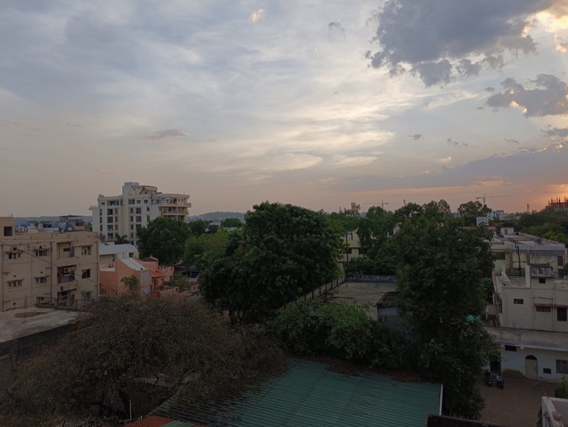 image capture from realme 11 pro+'s main camera in evening